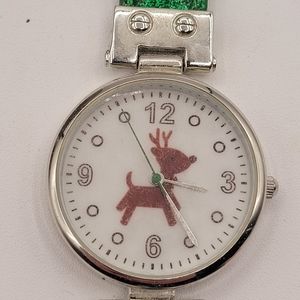 Women's ReinDeer Classic Christmas Holiday Theme Green‎ Strap Watch New Battery